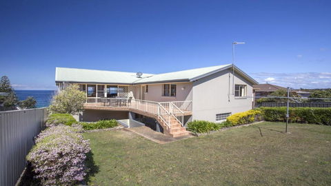 143 Mitchell Pde Magnificent Outlook - Tourism Canberra 4