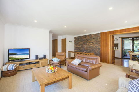 Relaxed Homely Retreat 57 Carroll Ave - Tourism Canberra 3