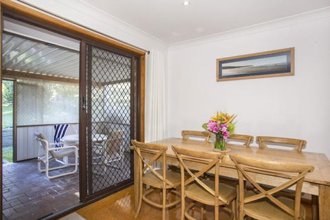 Relaxed Homely Retreat 57 Carroll Ave - Tourism Canberra 1