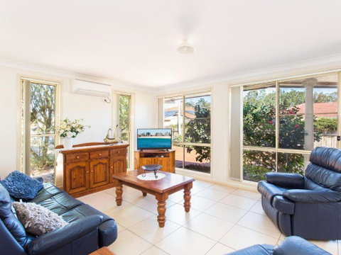 1 / 4 Huntly Close - Tourism Canberra 6