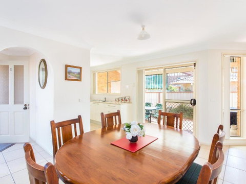 1 / 4 Huntly Close - Tourism Canberra 2