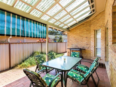 1 / 4 Huntly Close - Tourism Canberra 5