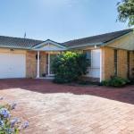 1 / 4 Huntly Close - Tourism Canberra 0