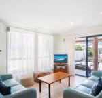 1 / 54 Parkes Airconditioned - Tourism Canberra