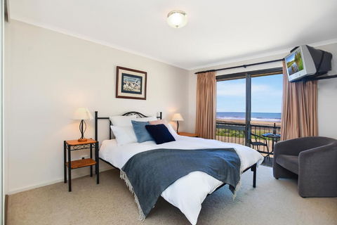 Right On The Beach At Moana - Tourism Canberra 4