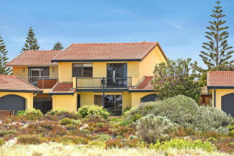 Right On The Beach At Moana - Tourism Canberra 7