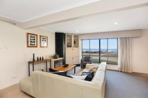 Right On The Beach At Moana - Tourism Canberra 0