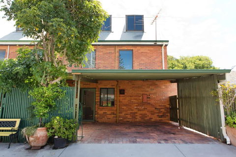 Monument Hill Townhouse Fremantle - Tourism Canberra 3