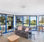 Heritage 202 Overlooking the Water - Tourism Canberra