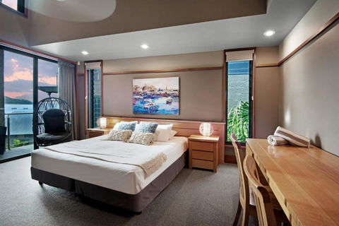 Yacht Club Villa 33 Serenity 4 Bedroom 4 Bathroom House Ocean Views 2 Buggies - Tourism Canberra 1