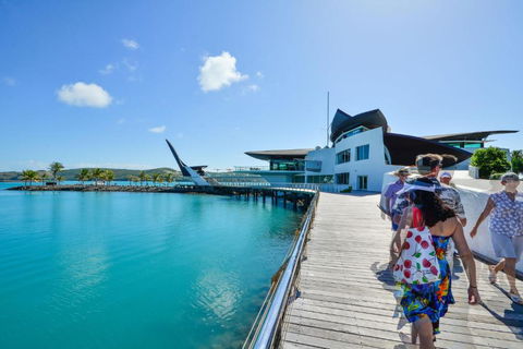 Yacht Club Villa 33 Serenity 4 Bedroom 4 Bathroom House Ocean Views 2 Buggies - Tourism Canberra 4