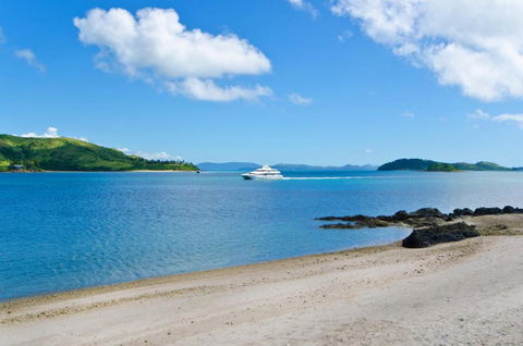 Yacht Club Villa 33 Serenity 4 Bedroom 4 Bathroom House Ocean Views 2 Buggies - Tourism Canberra 5