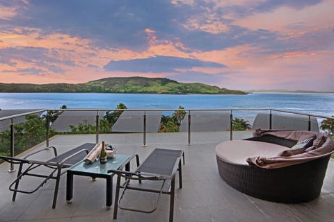 Yacht Club Villa 33 Serenity 4 Bedroom 4 Bathroom House Ocean Views 2 Buggies - Tourism Canberra 3