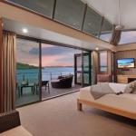 Yacht Club Villa 33 Serenity 4 Bedroom 4 Bathroom House Ocean Views 2 Buggies - Tourism Canberra 0