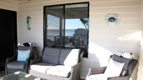 KINGFISHER COTTAGE Beachfront At The Binalong Bay - Tourism Canberra 2