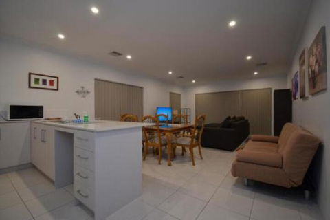 Park View Modern House - Tourism Canberra 4