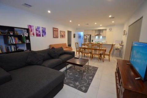 Park View Modern House - Tourism Canberra 0