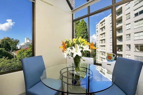 HAMP1 Bright Apartment In Cremorne - Tourism Canberra 5