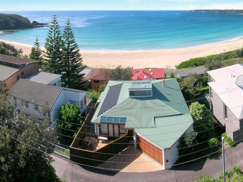 BEDARRA MOLLYMOOK BEACH - Tourism Canberra 1