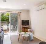 Lovely Modern Villa Amidst Peaceful Surroundings - Tourism Canberra