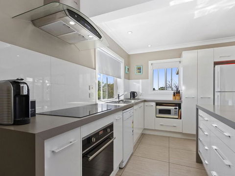 HILLTOP HAVEN In MOLLYMOOK - Tourism Canberra 1