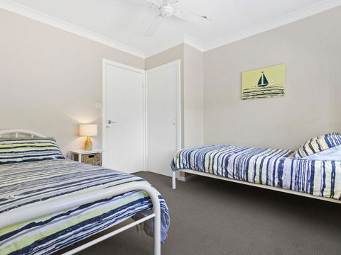HILLTOP HAVEN In MOLLYMOOK - Tourism Canberra 6