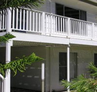 Wonky Pine Beach House NARRWALLEE 4 bedroom - Tourism Canberra