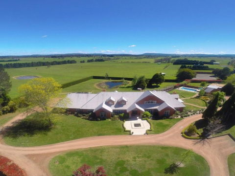 Iona Park Quintessential Highlands Estate - Tourism Canberra 1