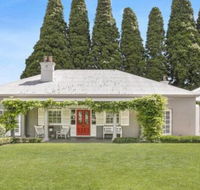 Nattai Lodge house  cottage in beautiful garden - Tourism Canberra