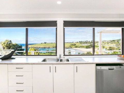 Ohana Oasis Front Row To Reserve Beach & Ocean - Tourism Canberra 5