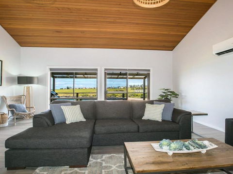 Ohana Oasis Front Row To Reserve Beach & Ocean - Tourism Canberra 3