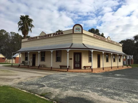 Deniliquin Pioneer Tourist Park - Tourism Canberra 1