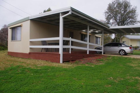 Deniliquin Pioneer Tourist Park - Tourism Canberra 0