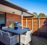Foreshore Beach House ideal family spot - Tourism Canberra