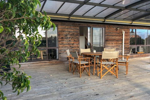 HIDDEN HAVEN Binalong Bay - Tourism Canberra 3
