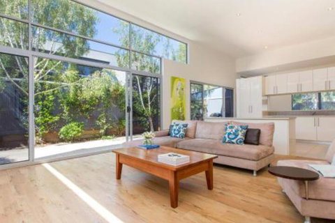 PALM COURT RETREAT MORNINGTON - Tourism Canberra 5