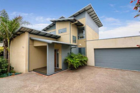 PIER 55 DROMANA... - Tourism Canberra 4