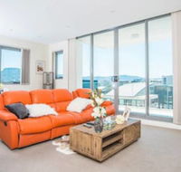 Spacious Central Apartment Walking Distance To Beach - Tourism Canberra