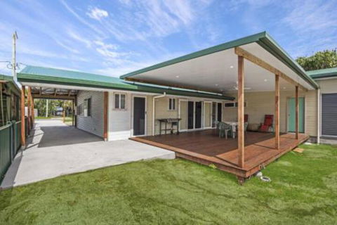 Beach Shack On Towners - Tourism Canberra 0