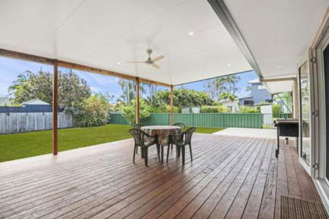 Beach Shack On Towners - Tourism Canberra 5