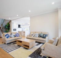 Lux Style 4BR Townhouseashwood - Tourism Canberra