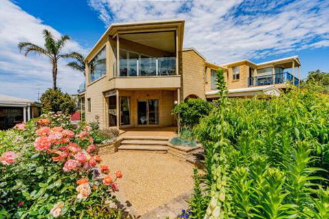 VIEWS FOREVER INVERLOCH - Tourism Canberra 5