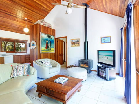 Semaphore Beach House - Tourism Canberra 4