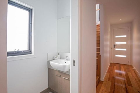 Seagrove Retreat Cowes - Tourism Canberra 5