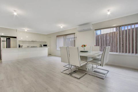 V & V Family Dream Away - Tourism Canberra 4