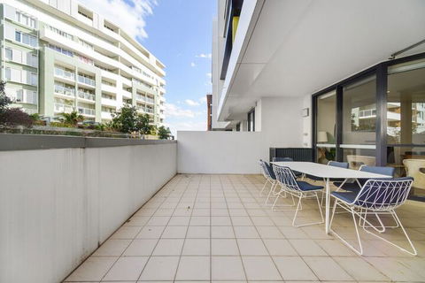 HomeHotel 2Bedroom With Shopping Mall - Tourism Canberra 7