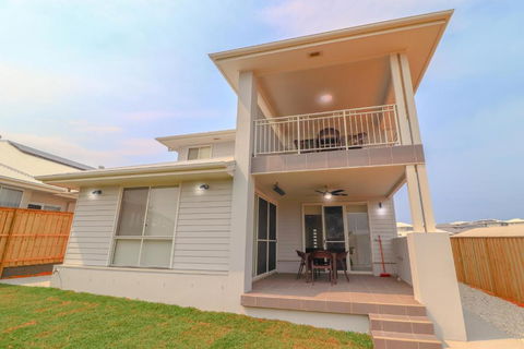 Surfers Paradise At Catherine Hill Bay - Tourism Canberra 6