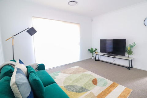 Surfers Paradise At Catherine Hill Bay - Tourism Canberra 1