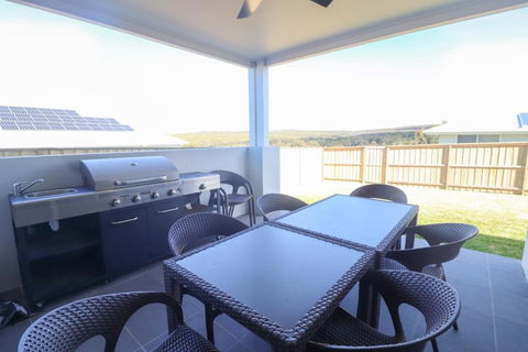 Surfers Paradise At Catherine Hill Bay - Tourism Canberra 5