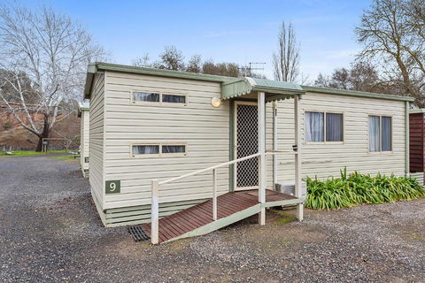 Castlemaine Central Cabin & Van Park - Tourism Canberra 3